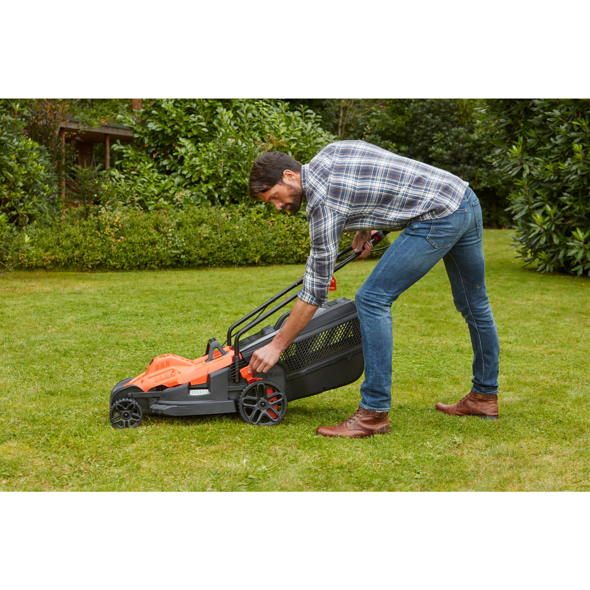 38cm 1600W Mower with Ergonomic Handle Design BLACK DECKER